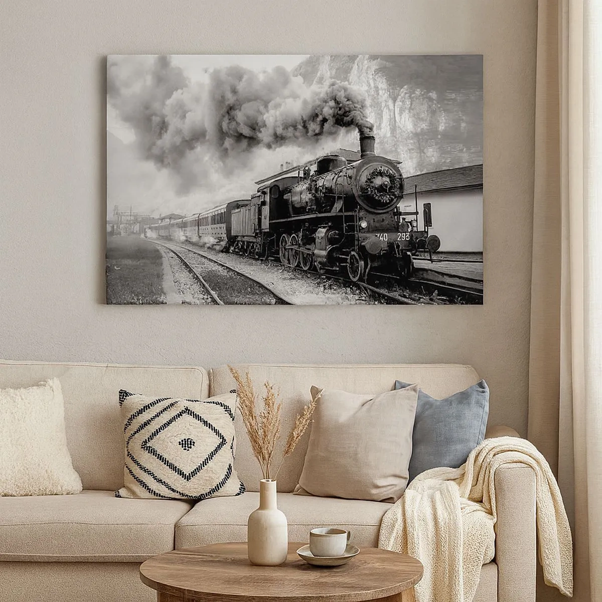 Schilderen op canvas - Een zwart-witte stoomlocomotief tegen een berglandschap - 70x50cm - Staat op het station... - Moderne wanddecoratie voor woonkamer en slaapkamer ARTTOR