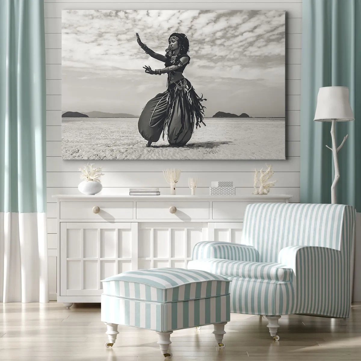 Schilderen op canvas - Exotische danseres tegen een woestijnachtergrond - 70x50cm - De dans van de zuidelijke eilanden - Moderne wanddecoratie voor woonkamer en slaapkamer ARTTOR