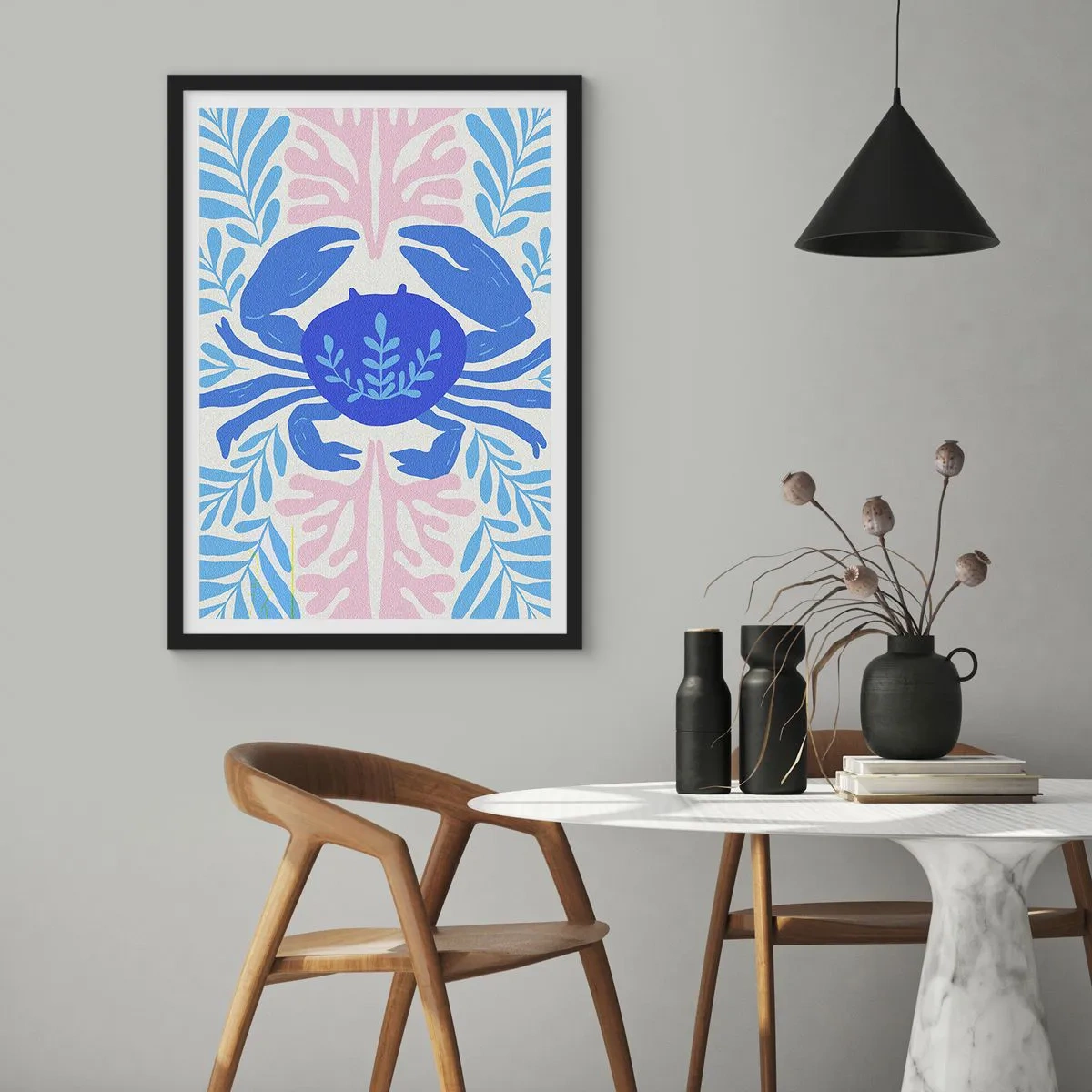 Poster in een zwarte lijst - Een decoratieve blauwe krab omringd door zeeplanten. - 50x70cm - Als een zeebloem - Moderne wanddecoratie voor woonkamer en slaapkamer ARTTOR