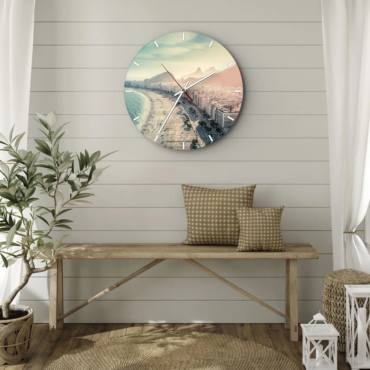 Wandklok - Klok - Panorama van het strand en de stad bij zonsondergang - 30x30cm - Eeuwige vakantie in Rio - Moderne wanddecoratie voor woonkamer, keuken en slaapkamer ARTTOR