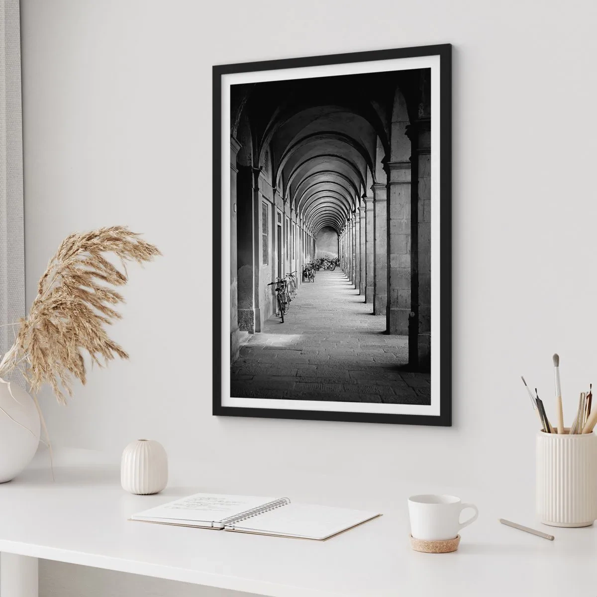 Poster in een zwarte lijst - Zwart-wit architectuur van de arcades - 50x70cm - Onder de arcades - Moderne wanddecoratie voor woonkamer en slaapkamer ARTTOR