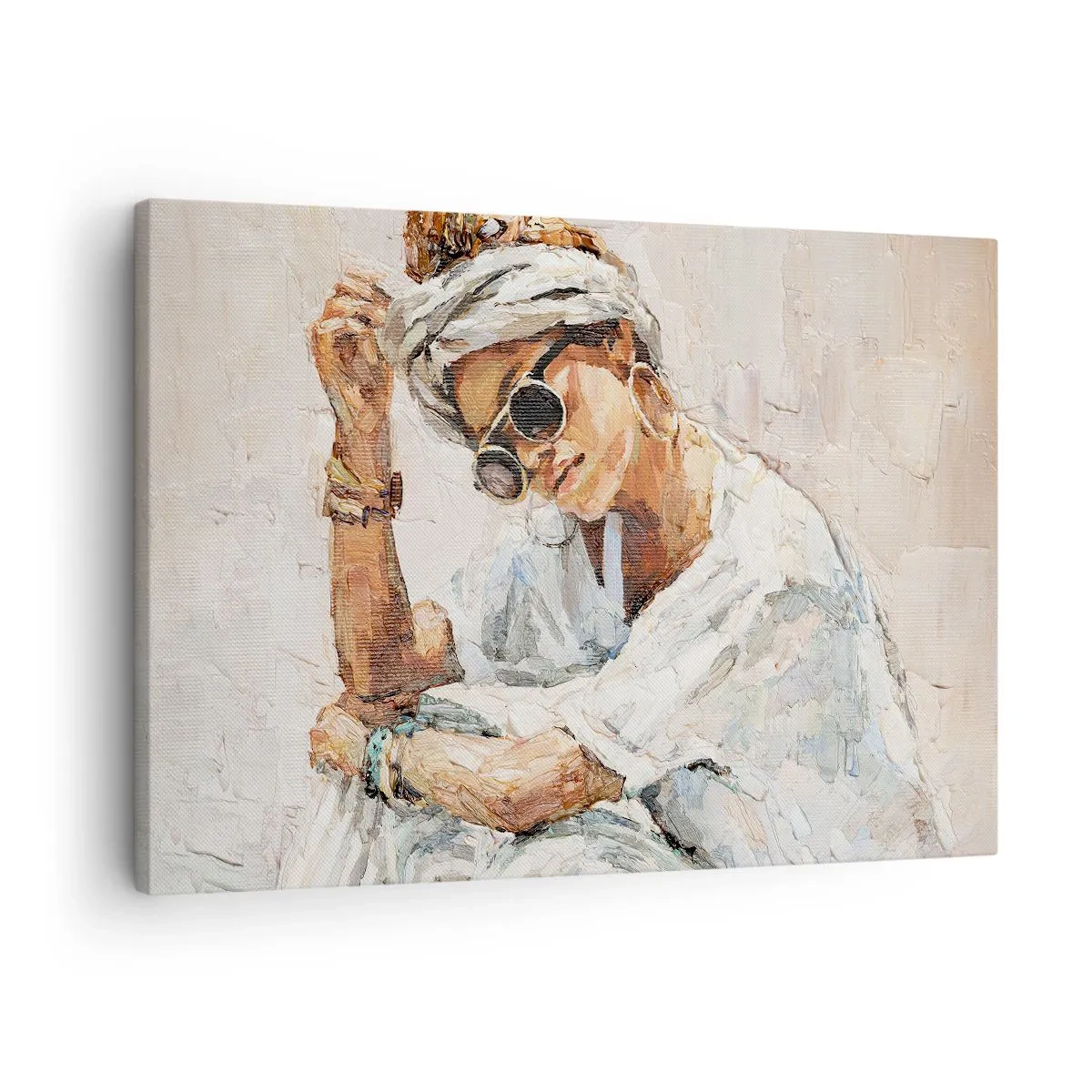 Schilderen op canvas - Portret van een vrouw met een zonnebril tegen een lichte muur - 70x50cm - Portret in de volle zon - Moderne wanddecoratie voor woonkamer en slaapkamer ARTTOR